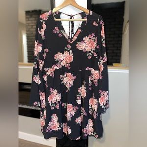 Altar’d State Floral Open Back V Neck Flounce Sleeve Size L Long Sleeve